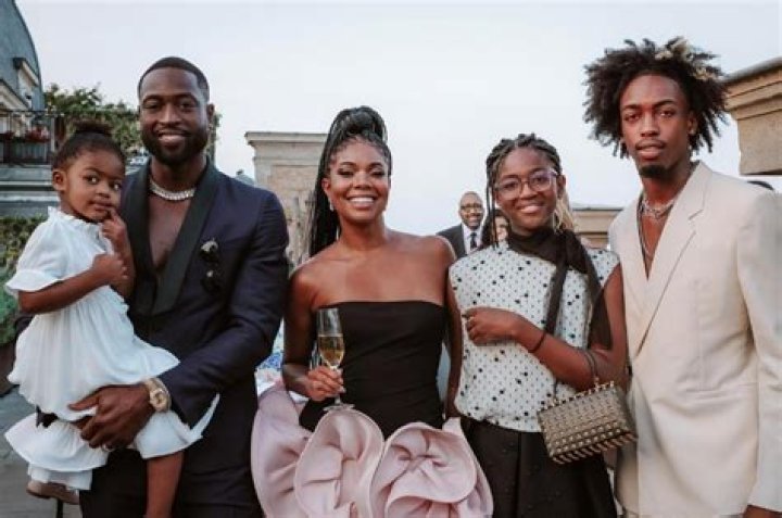 DWYANE WADE AND GABRIELLE UNION CELEBRATE CHRISTMAS WITH FAMILY