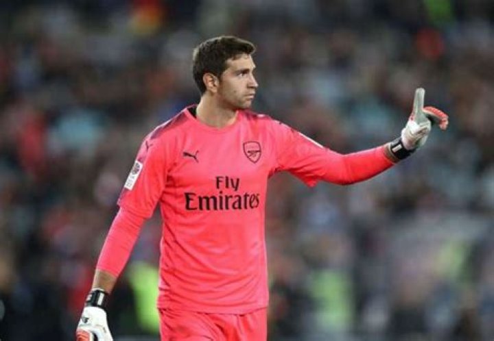 Emiliano MARTINEZ shootout hero for Arsenal against Bayern Munich