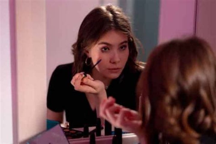 Emily Compagno No Makeup: A Natural Beauty Perspective