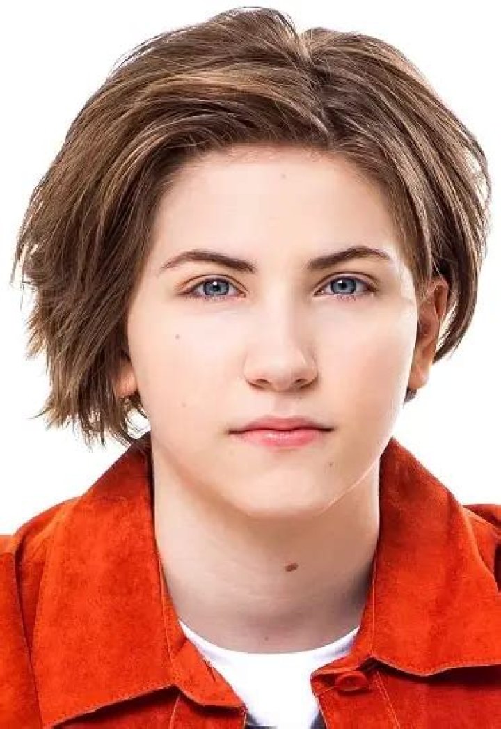 Emmy Deoliveira: Wiki (Mysterious Benedict Society Actress), Bio, Age, Family