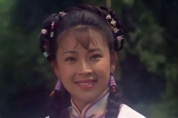 Exploring The Life And Career Of Huang Qiuyan