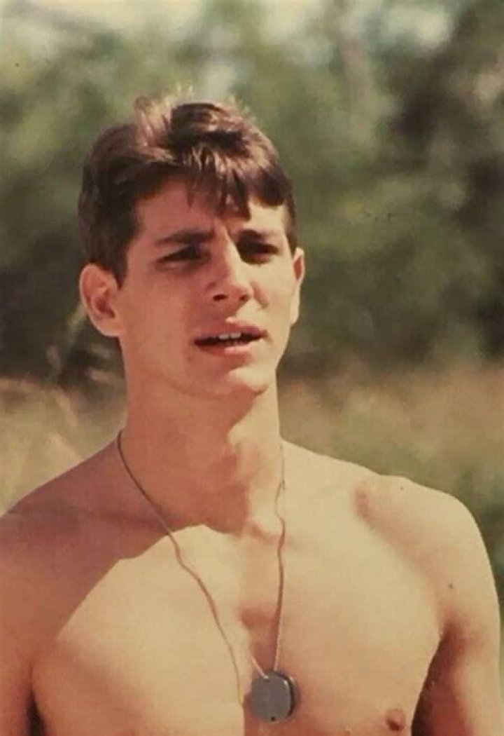 Exploring The Vibrant Life Of Eric Roberts Joven