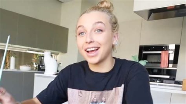 Fans outraged after Emma Chamberlain followed by paparazzi