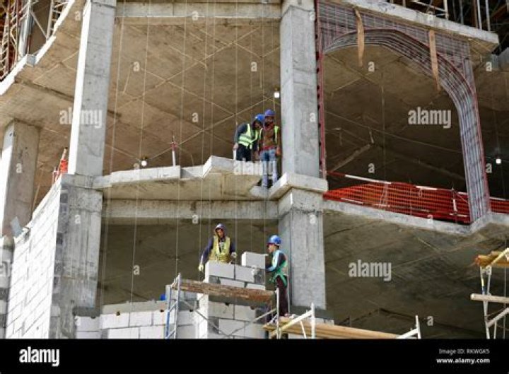 Feature: Fresh construction projects spring up amid improved security in Iraq - Xinhua