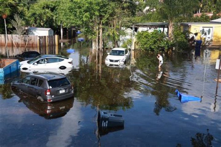 	FEMA sets up Fort Lauderdale station to help flood victims	
