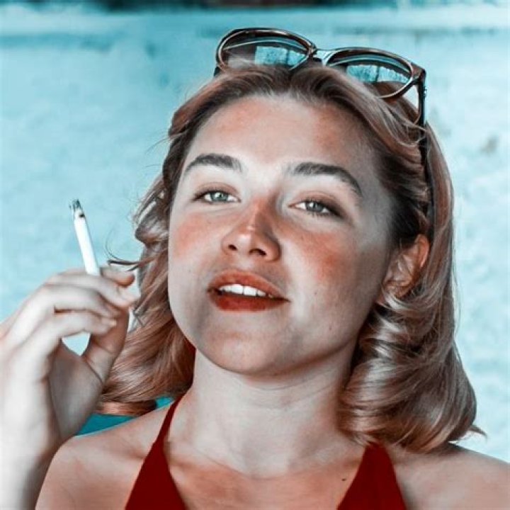 Florence Pugh Smokes – Fans React to Images of Her Smoking