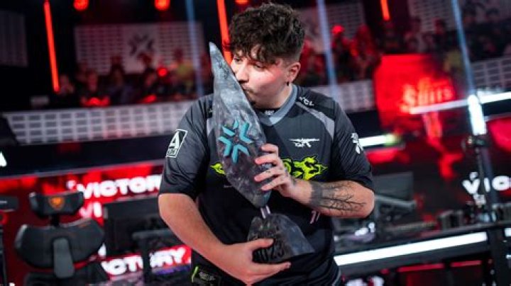 Former CoD Pro Player and Activision Coordinator 'Muddawg' Joins 100 Thieves
