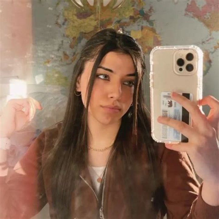 Gal Akbari: Wiki, Bio, Age, Height, Parents, Boyfriend, Real Name