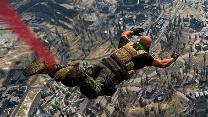 Game-breaking Warzone hack allows player to fly across the map