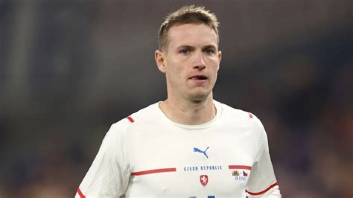 	Gay players ‘running in the shadows’	