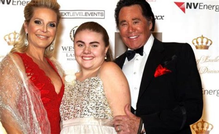 Get To Know Becki Newton’s Parents, Height, and Net Worth