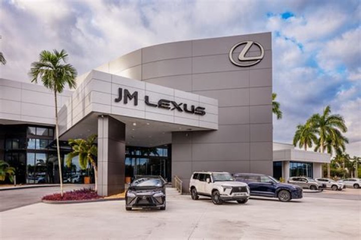 	Golf while you wait? JM Lexus in Margate opens putting course on roof	