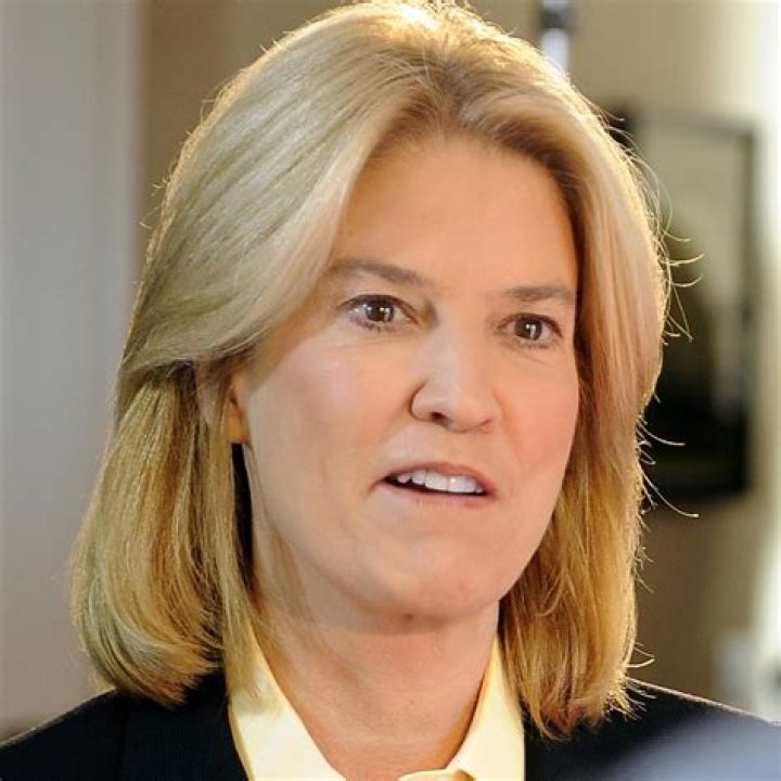 Greta Van Susteren - Bio, Net Worth, Height