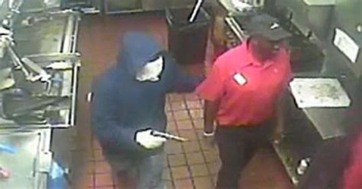 	Gunman robs AutoZone in Oakland Park	