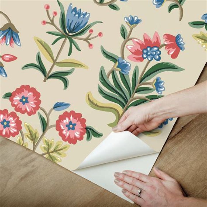 Heirloom Floral Premium Peel + Stick Wallpaper Roll
– Laurel Mercantile