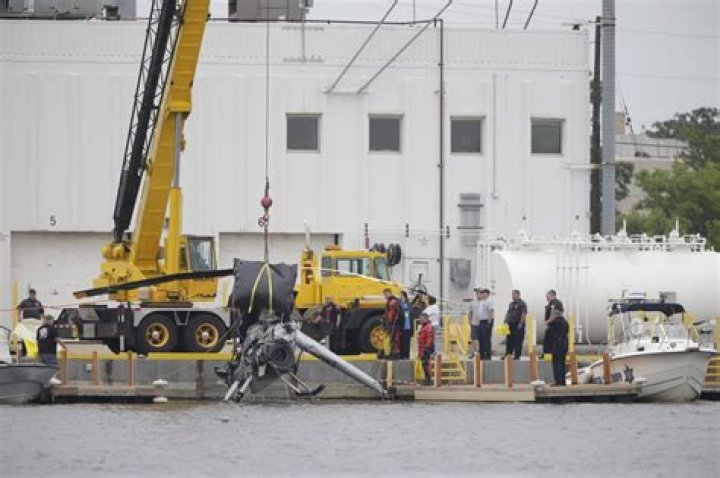 	Helicopter crashes into Fox River in eastern Wisconsin, killing 1 man	