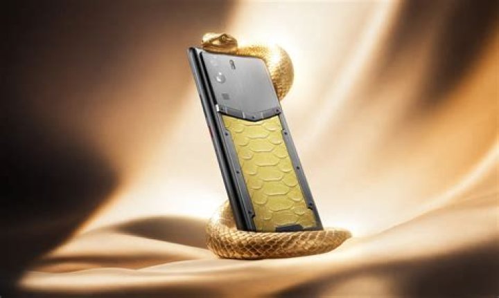 Here's Why Phone Screens Are So Expensive to Replace