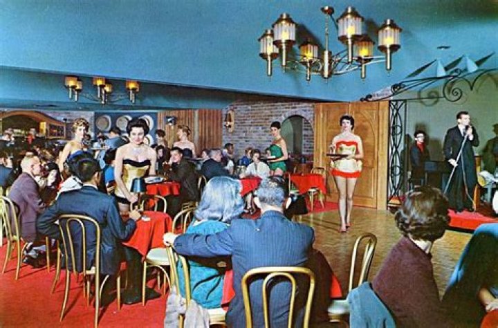 	HOLLYWOOD NIGHTCLUB PUTS HOT MUSIC WITHIN REACH	