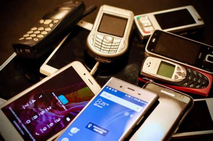 How Do Old Nokia Cell Phones Work and Why Are They Becoming Popular Again?