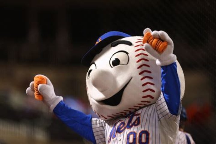How much do MLB mascots make?