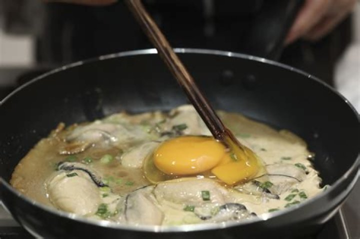How to make an oyster omelette, also called an oyster pancake – hawker-style