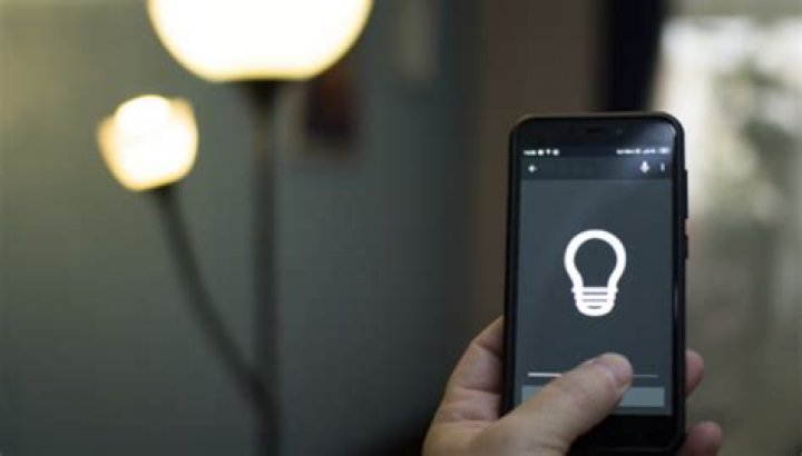 How to Switch Lights On or Off With Your Phone on the Cheap
