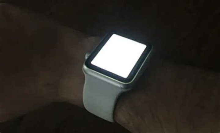 How to Use the Flashlight on Your Apple Watch