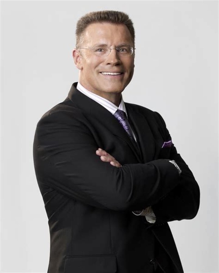 Howie Long Biography