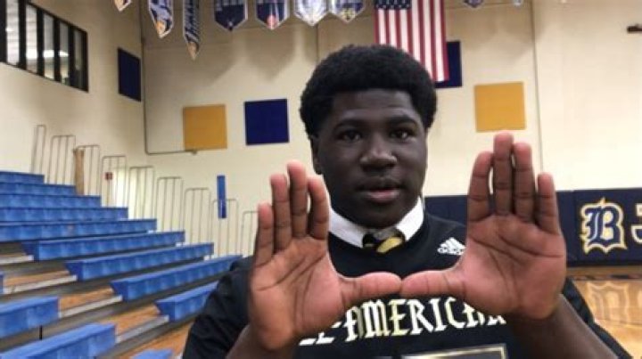 	Hurricanes star commit Donald Chaney Jr. is still ‘U all the way’ and recruiting other top prospects	