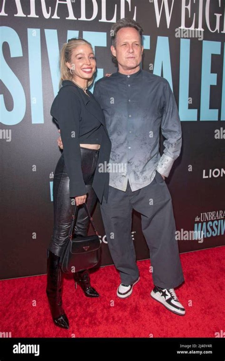 Is Dean Winters Married? Discovering The Personal Life Of The Actor