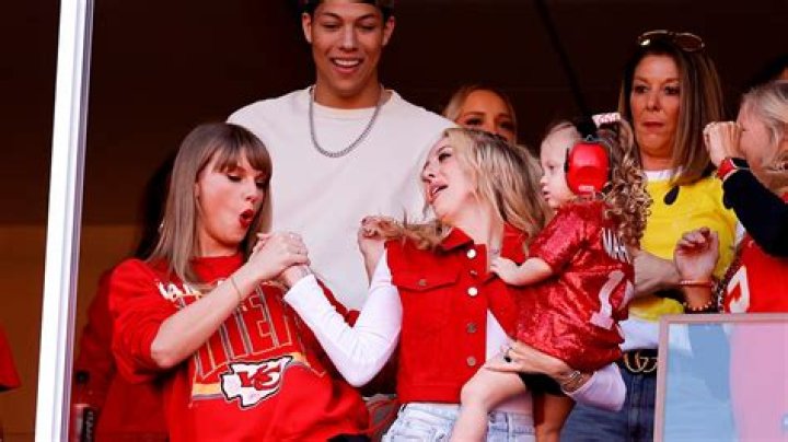 Is Jackson Mahomes Gay? Or Does He Have A Girlfriend?