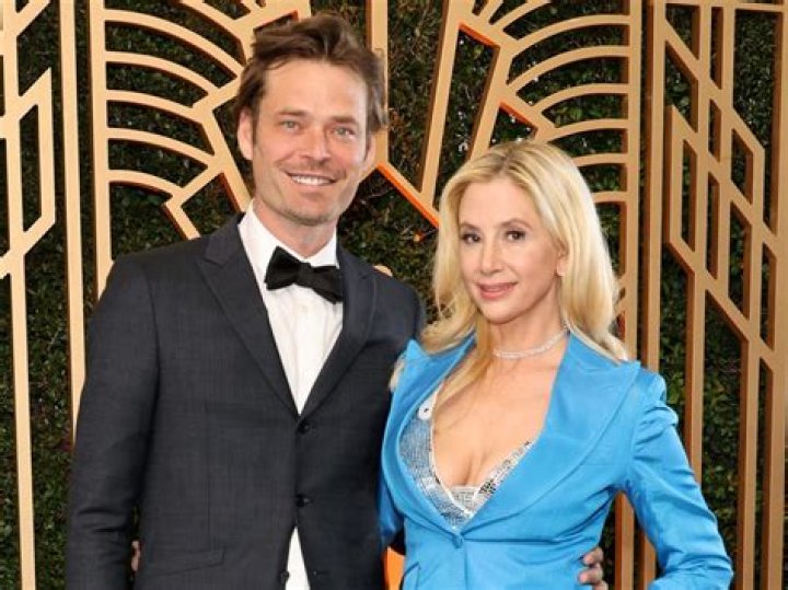 Is Mira Sorvino Happily Married To Husband Christopher Backus? Their Past Affairs, Dating History