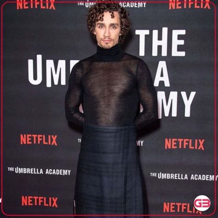 Is Robert Sheehan Married To A Wife? Know His Dating History