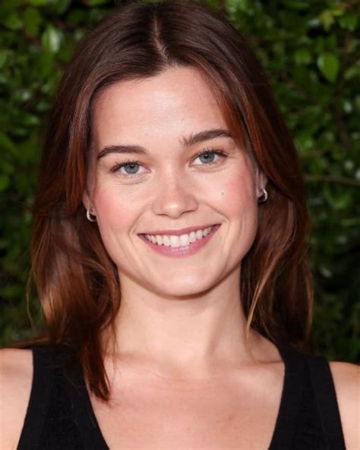 Is Sarah Catherine Hook Married To A Husband?
