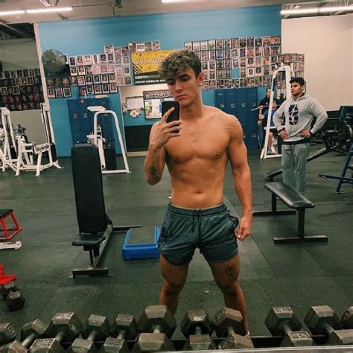 Jack Kelly - Bio, Age, Height, Single, Nationality, Body Measurement, Career
