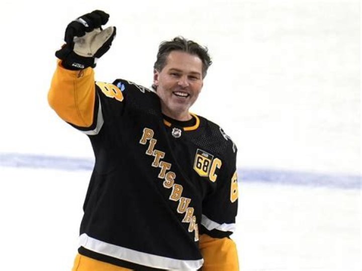 Jaromir Jagr bobbleheads stolen en route to Pittsburgh; giveaway postponed