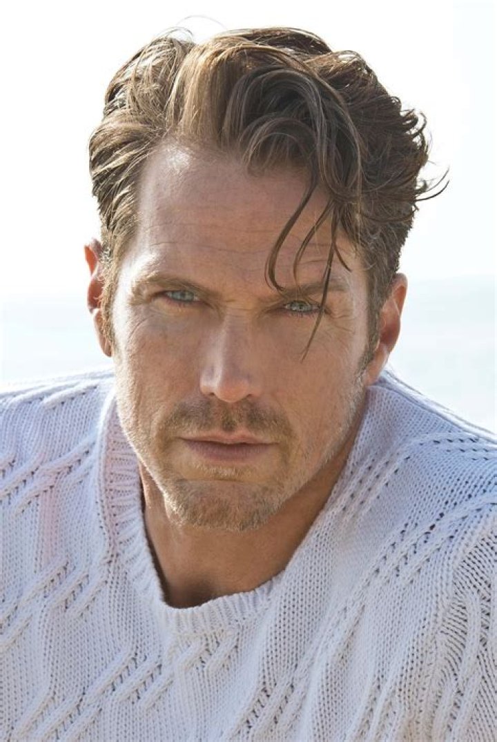 Jason Lewis Biography