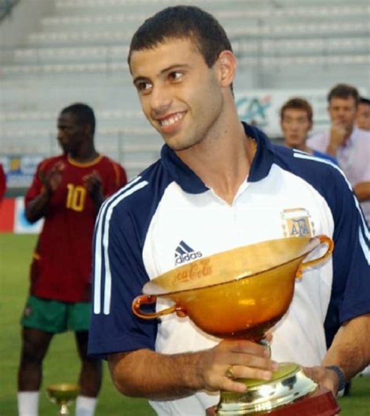 Javier Mascherano - Bio, Age, Net Worth, Height, Married, Nationality, Body Measurement, Career