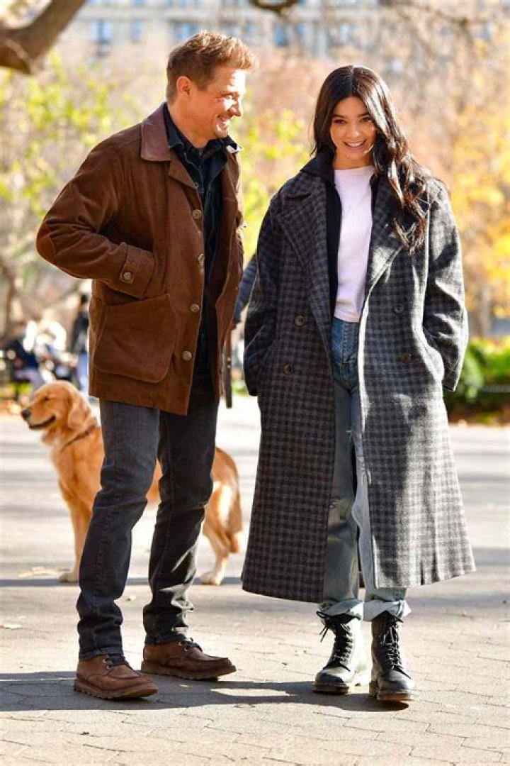 Jeremy Renner’s Mentoring of Hailee Steinfeld Went a Long Way in Marvel’s ‘Hawkeye’
