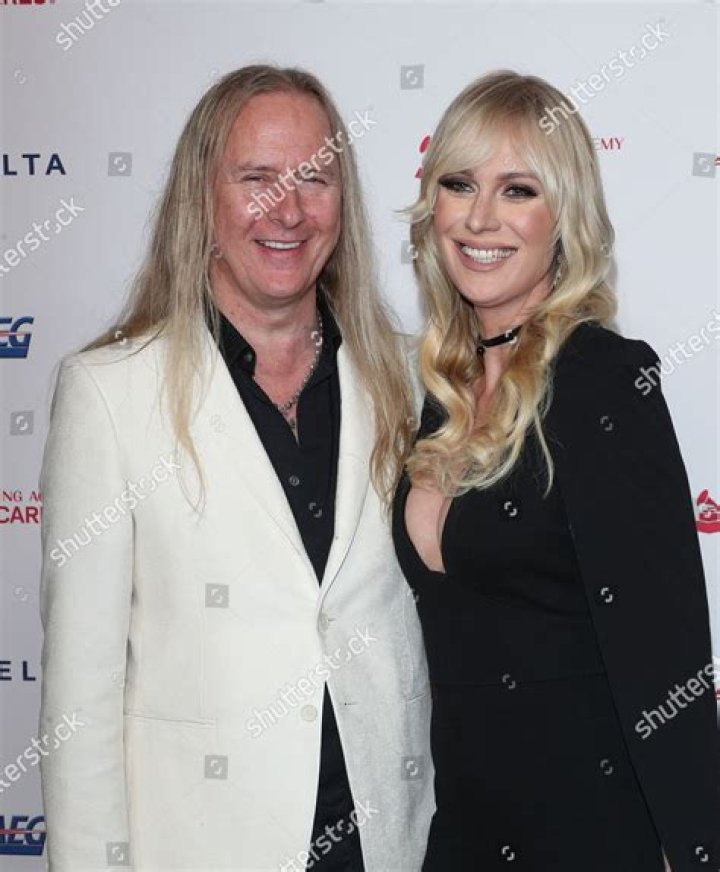 Jerry Cantrell's Wife: A Deep Dive Into His Personal Life And Relationship