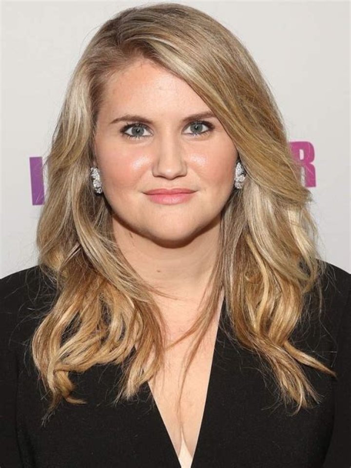 Jillian Bell Net Worth 2024: Financial Management, Income, Real Estate and More