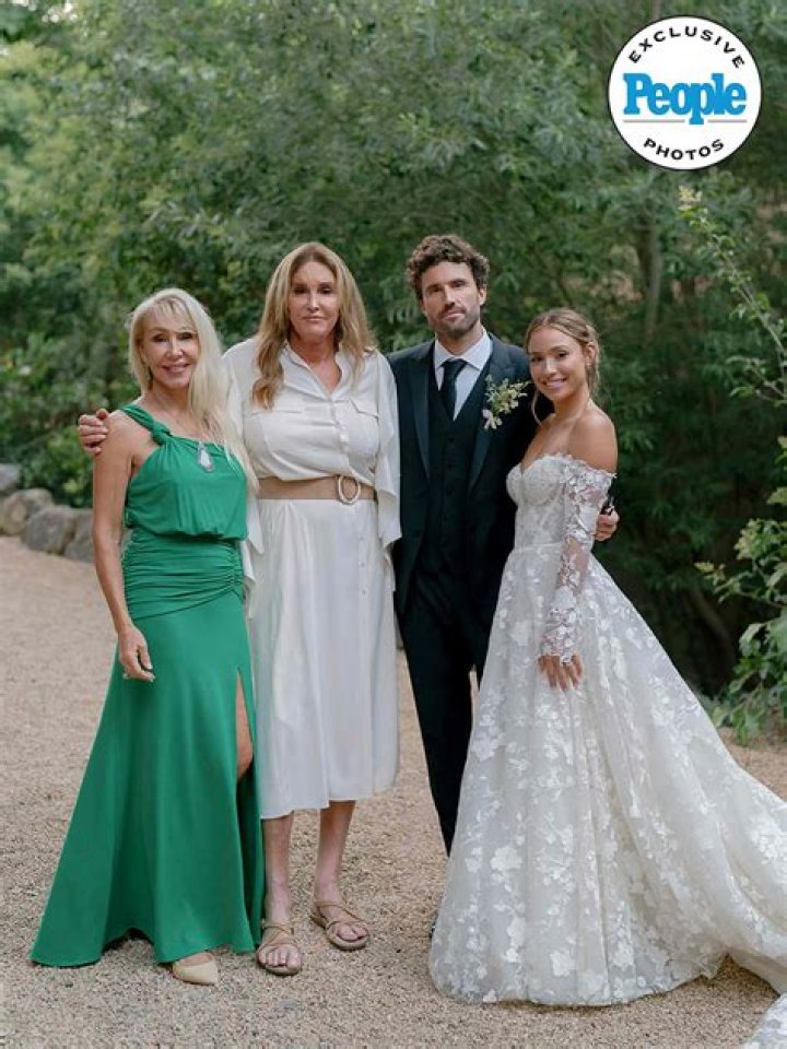 Kaitlynn Carter Age【 Brody Jenner Wife 】Wedding Ring, Diet, Wiki Bio
