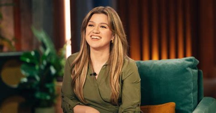 Kelly Clarkson Sparks Pregnancy Rumors — Is She Pregnant?