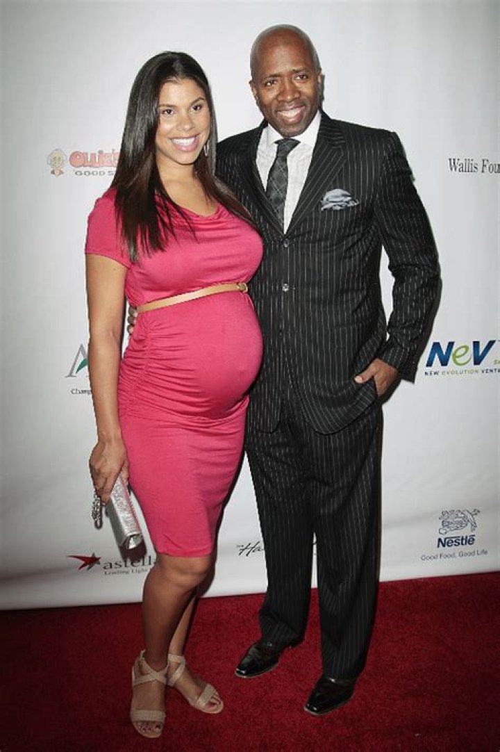 KENNY SMITH AND WIFE BUMP IT UP AT 2012 PUMP FOUNDATION GALA