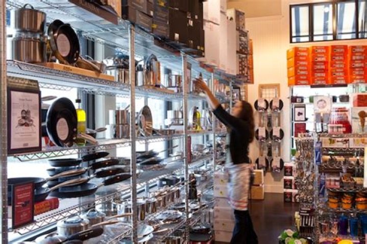 	Kitchenware retailer Sur La Table to open in Aventura Mall	