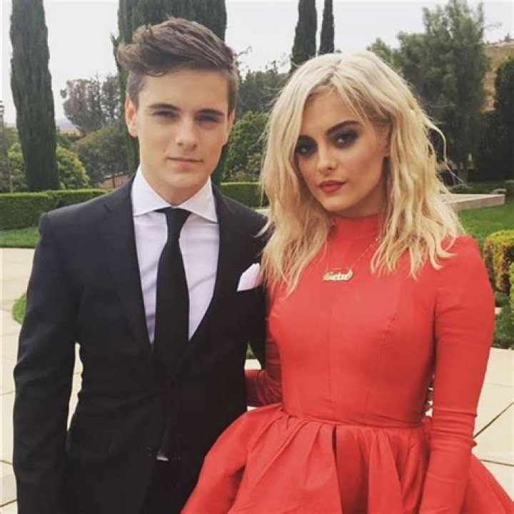 Know about Martin Garrix And his Girlfriend Lynn Spoor's Dating Life and Relationship.