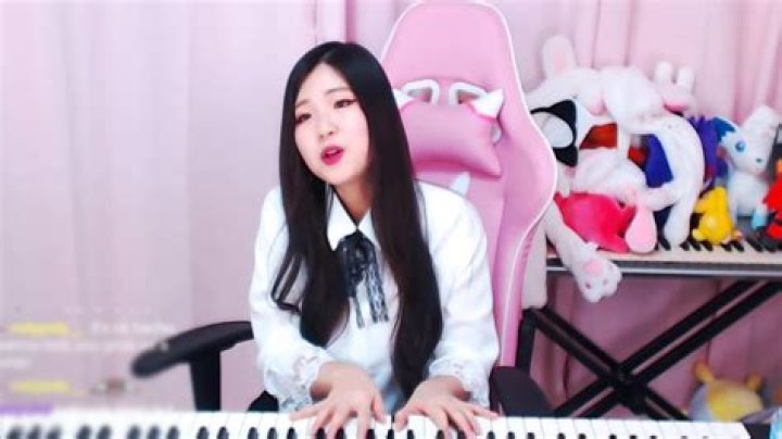 Korean streamer HAchubby stunned by epic fan-made rap song