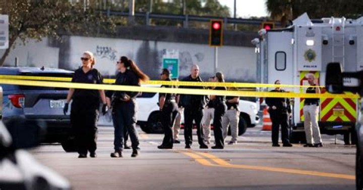 	Lauderhill officer shoots Sunrise robbery suspect, police say	