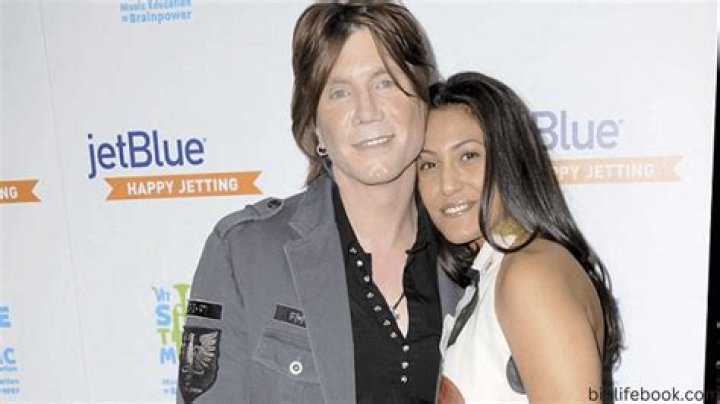 Laurie Farinacci- Where is John Rzeznik's ex-wife now?