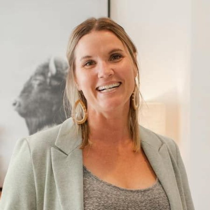 Leslie Davis Net Worth 2024